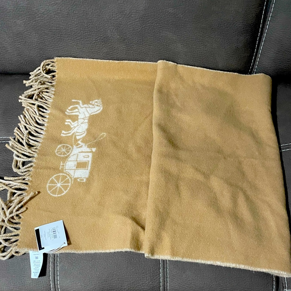 GIFTABLE COACH WOOL SCARF!